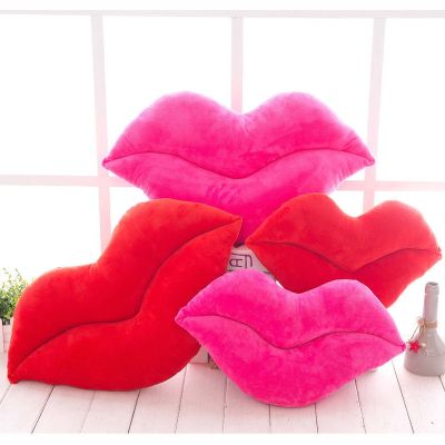 usne jastuk u crvenoj ili rozoj boji