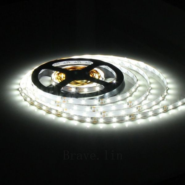 Led traka 5 metara - 300 LED-ica sa daljinskim 5050